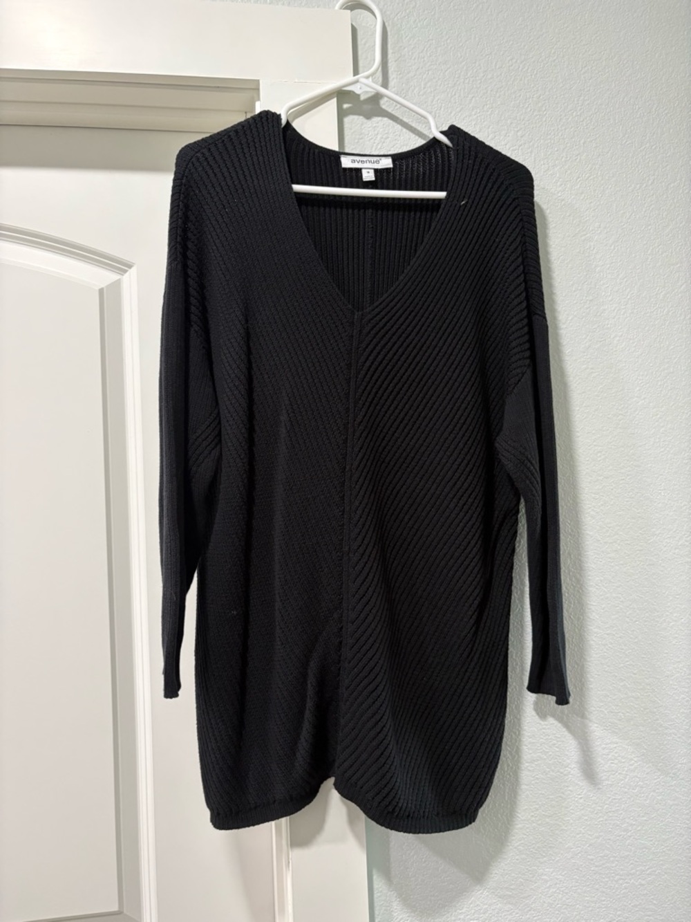 Avenue Black V-Neck Ribbed Tunic Top